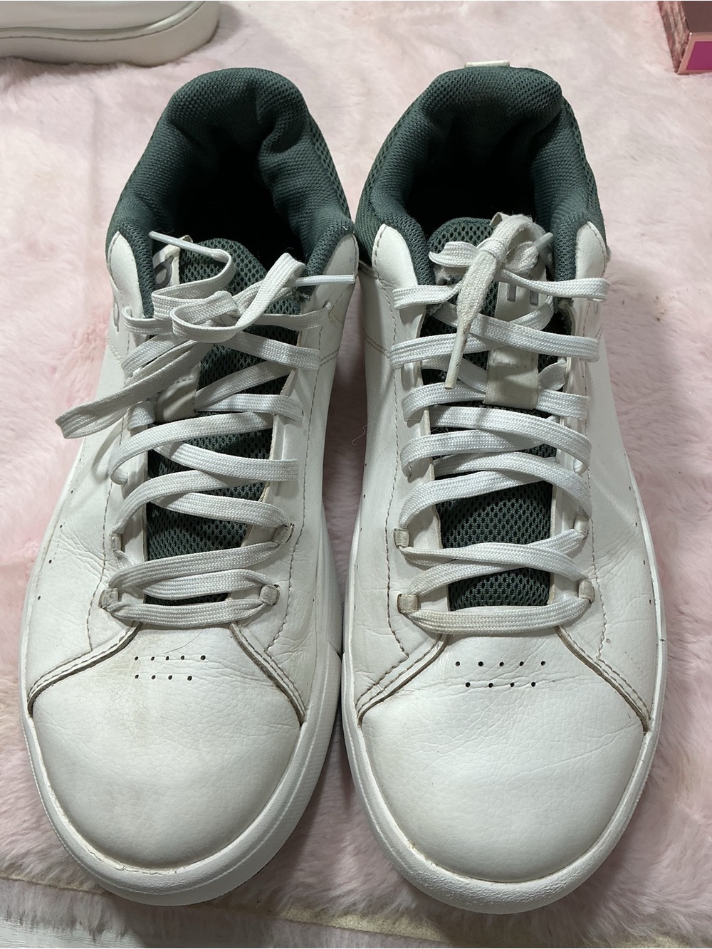On Running White Leather Sneakers with Dark mesh. 158